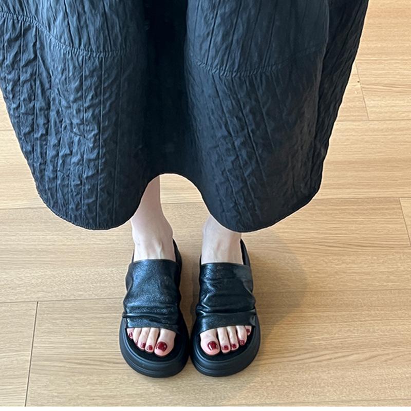 Xiaohongshu popular Chengdu style thick-soled slippers women's summer new retro flat-bottomed outer wear light and not tired slippers