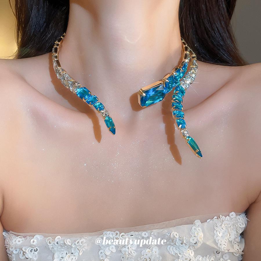 New Geometric Diamond-set Necklace, Personalized Trendy and Exaggerated, Light Luxury and Sophisticated Niche Necklace for Women