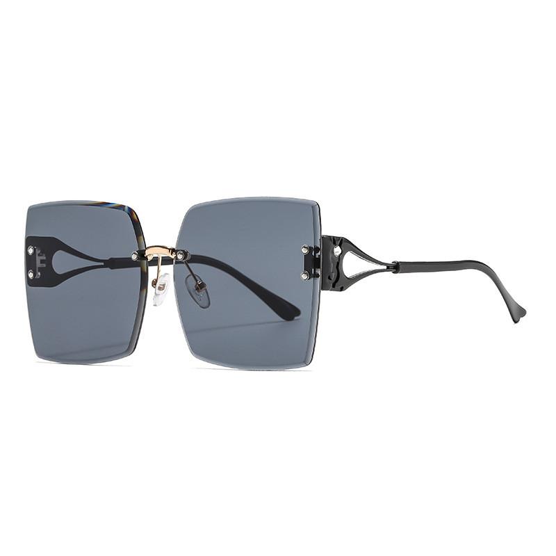 

Modern Unisex Square Frame Sunglasses With Gradient Lenses For Travel And Casual Wear Gray