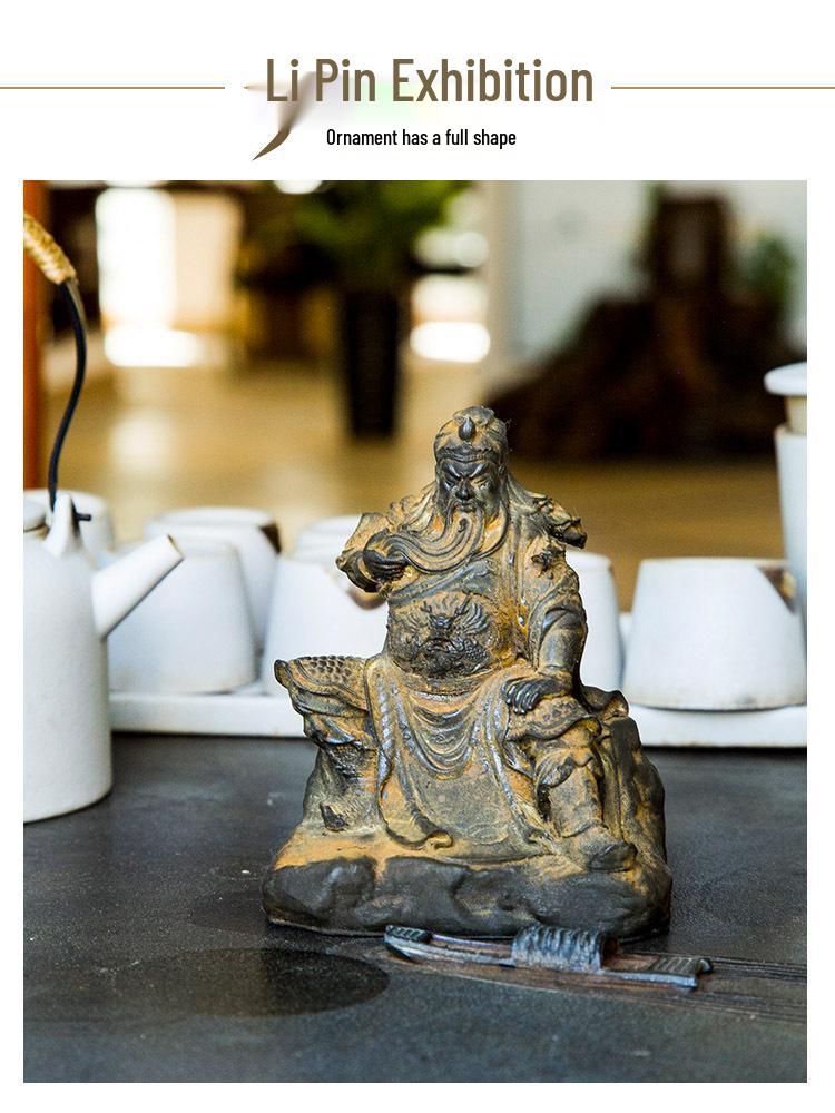 Chinese-Style Martial God Guan Yu Figure: Handmade Natural Rust Desktop Ornament for Living Room or Study