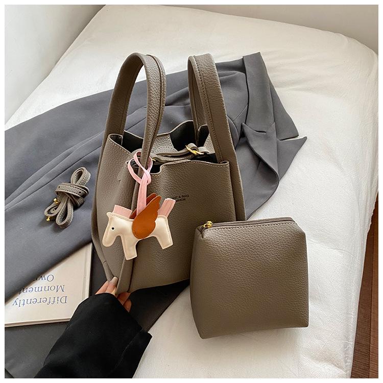 Retro portable bucket bag women's new large-capacity women's messenger bag fashionable versatile high-end shoulder bag trendy