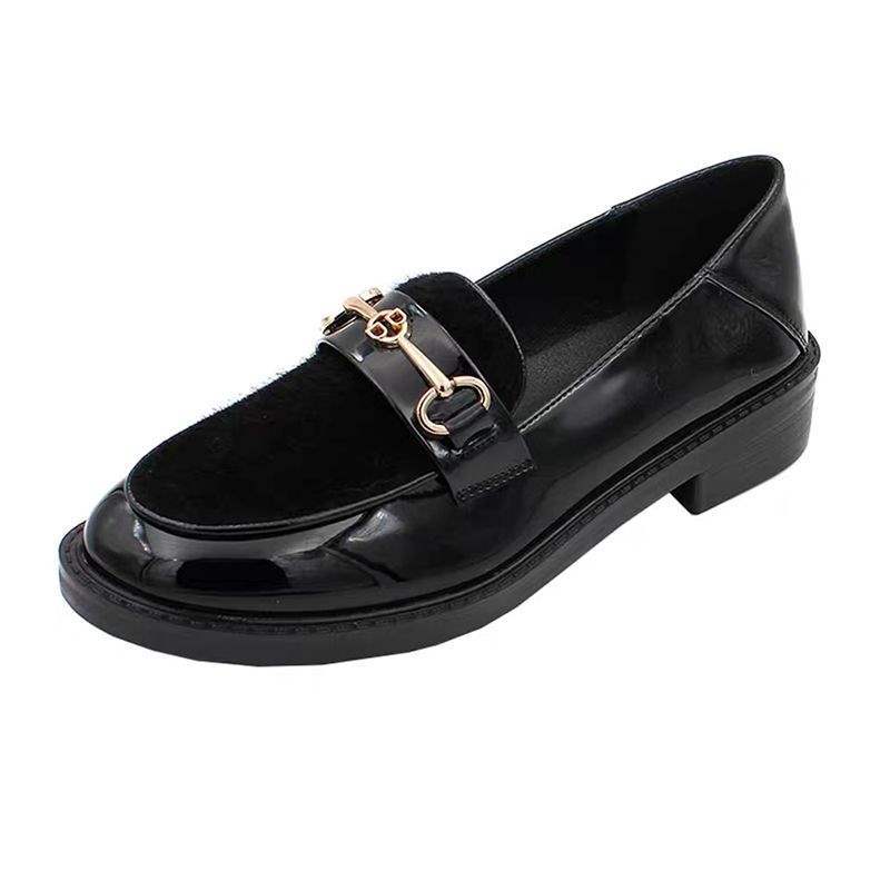 Soft sole Internet celebrity small leather shoes British style 2025 new versatile flat black loafers one pedal women's shoes