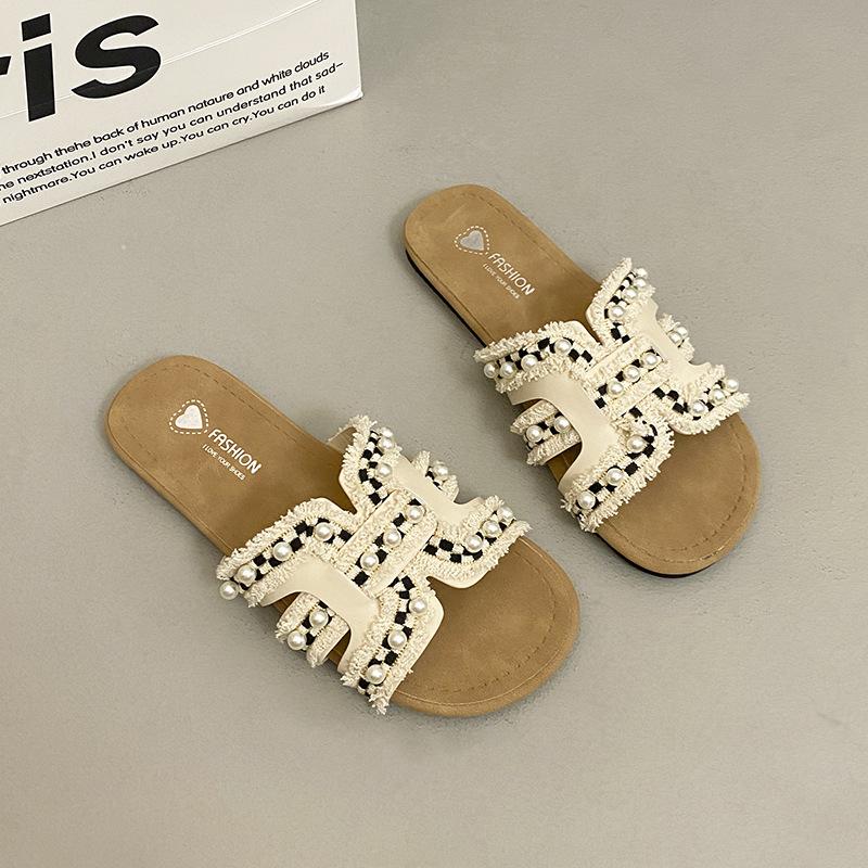 2025 summer new small fragrant cool slippers women's wear niche design sense pearl seaside beach one-word drag