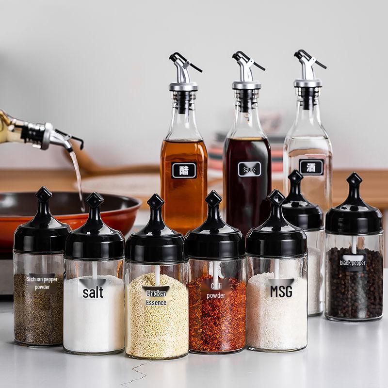 Keuken Kruidenset: Glazen Flessen voor Olie, Kruidenpotjes, Zoutvaatjes, Suikerpotten, Opslag voor Sojasaus en Azijn.