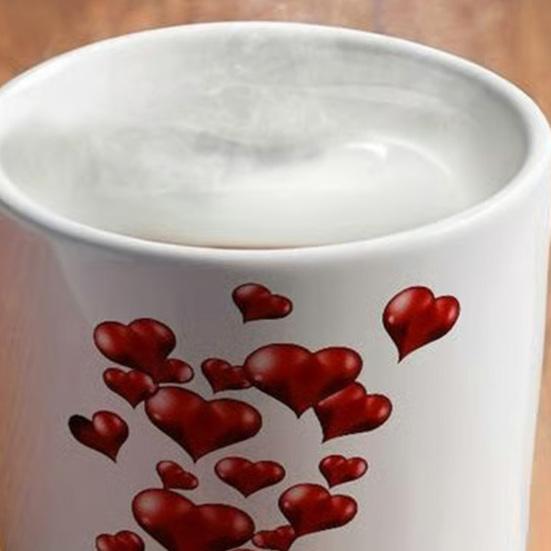 Kubek Zmieniający Kolor w Kształcie Serca 11oz Magiczny Ceramiczny Kubek Odkrywa Ukryty Wzór Kubek do Kawy z Gorącymi Napojami Romantyczny Prezent dla Miłośników Kawy i Herbaty