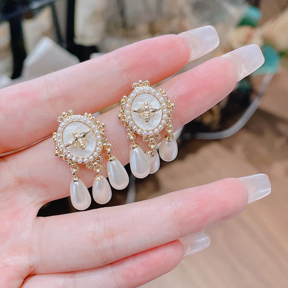 Luxury Designer Court-Style Bee Drop Earrings with Gold-Plated Copper and Pearl Studs for Women