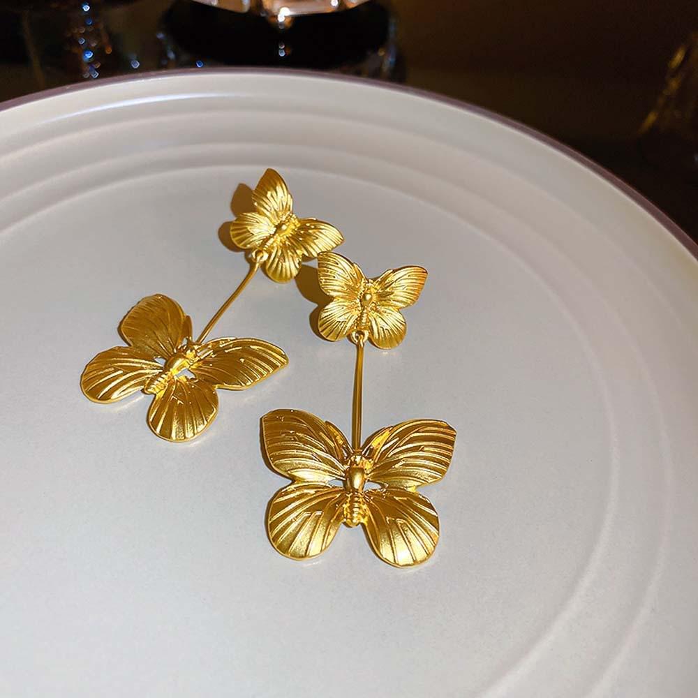 Vintage Silver Needle Zircon Earrings – Retro Luxury Court Style Studs.