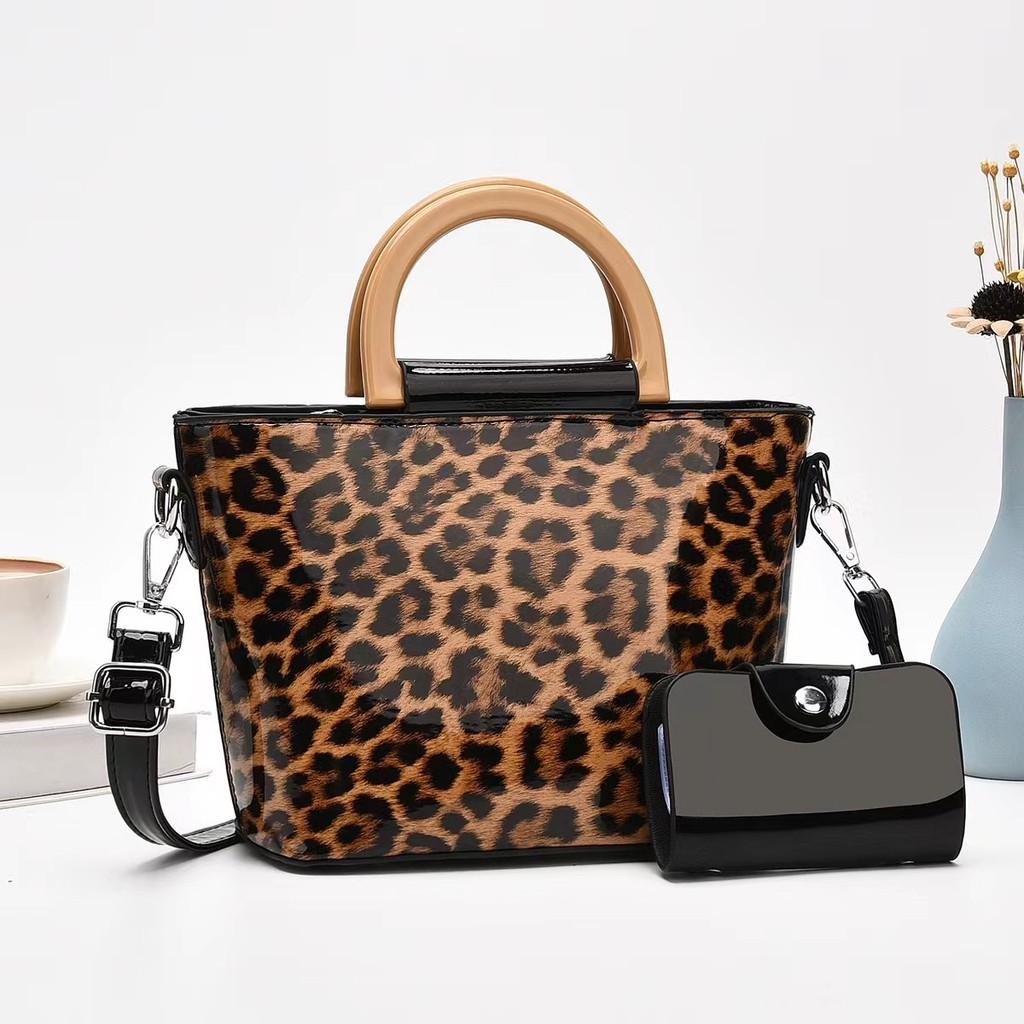 Stylish Leopard Print Large Capacity Tote Bag For Women With Chic Design And Versatile Use
