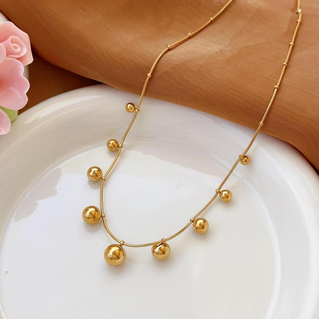 Złoty naszyjnik ze stali nierdzewnej: Elegancka, Wszechstronna, Nieblaknąca Biżuteria Damska