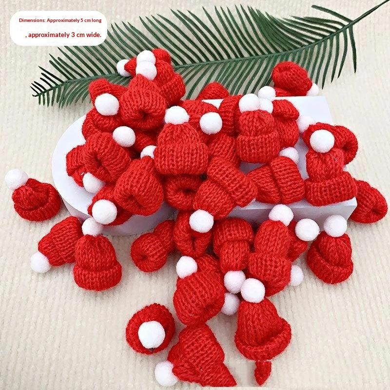 Mini pletené vánoční čepice Santy s měkkými bambulkami v různých barvách pro DIY panenky, vánoční večírky a dekorace