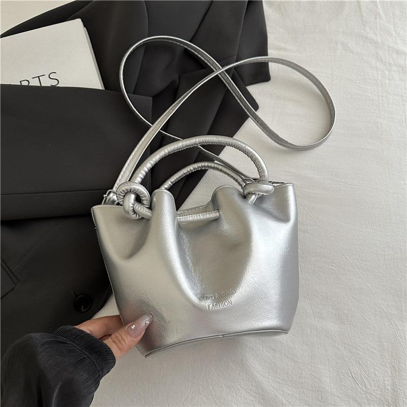 Hand Carry Small Bag Women's New Trendy Summer Popular Versatile Messenger Bag High-end Niche Bucket Bag