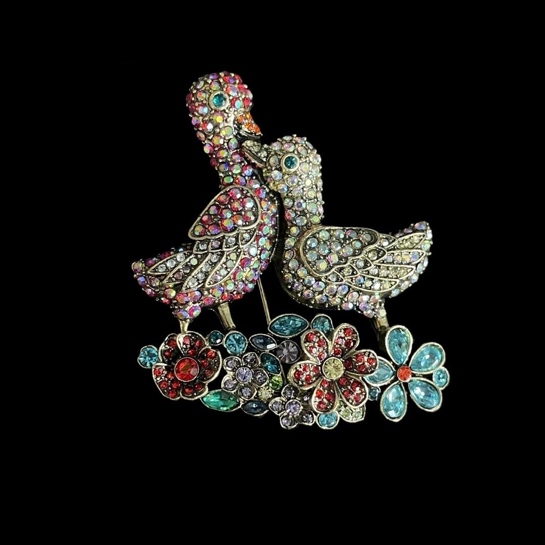 

Vintage Women Men Classic Luxury Crystal Dark Badges Brooch Retro Middle Design Rhinestone Baroque Pin Accessories For Women Men