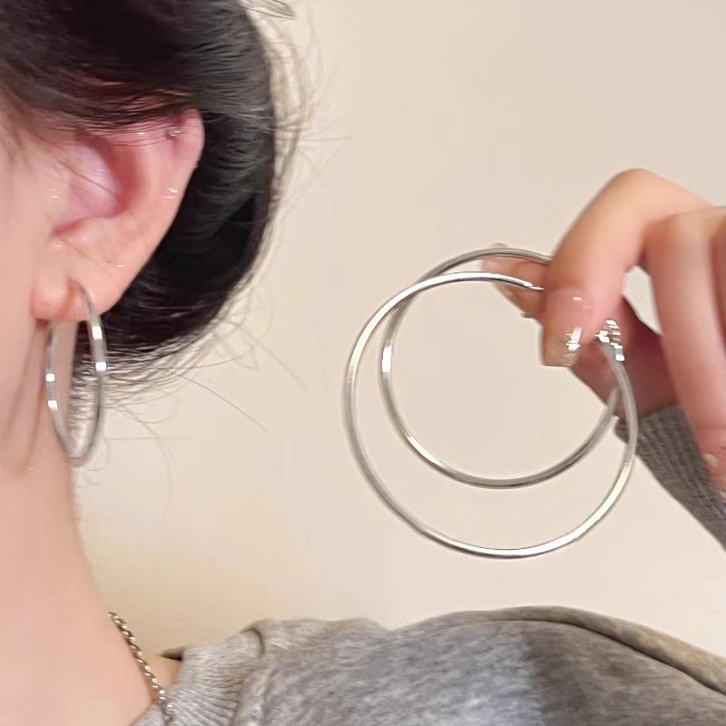 Exaggerated Plain Hoop Earrings: High-End Luxury Feel with 925 Sterling Silver Needle - Fashionable Women’s Ear Cuffs