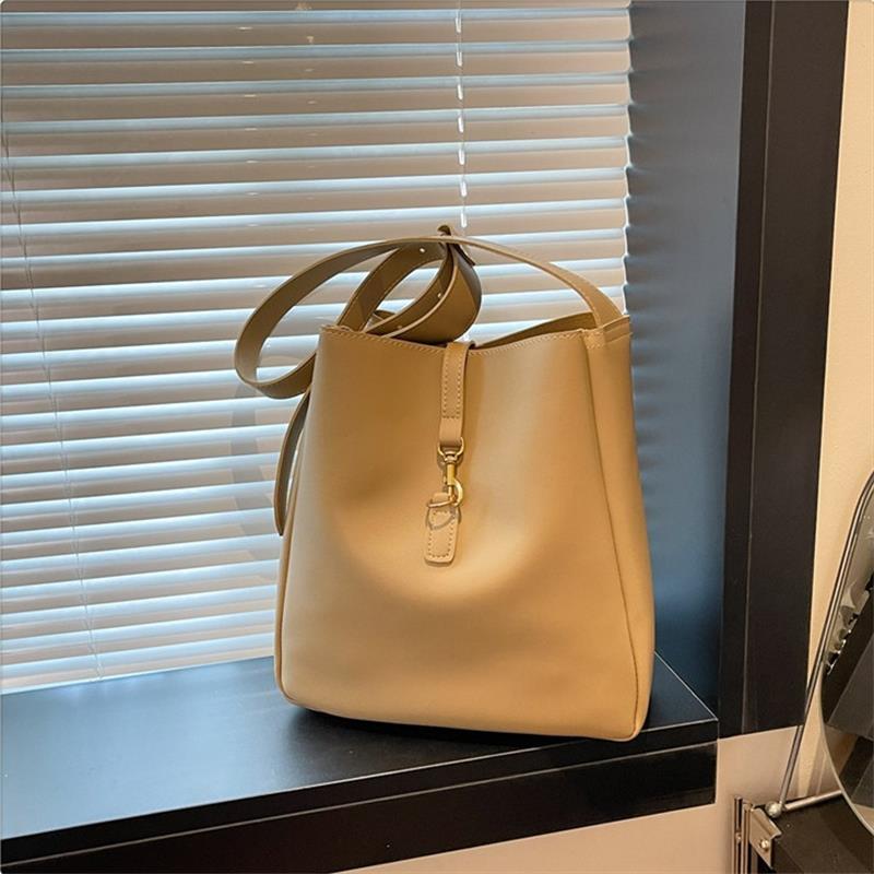 Women's Bag New Niche Texture Foreign Style Shoulder Bag Internet Celebrity Trend Messenger Bucket Bag Large Capacity
