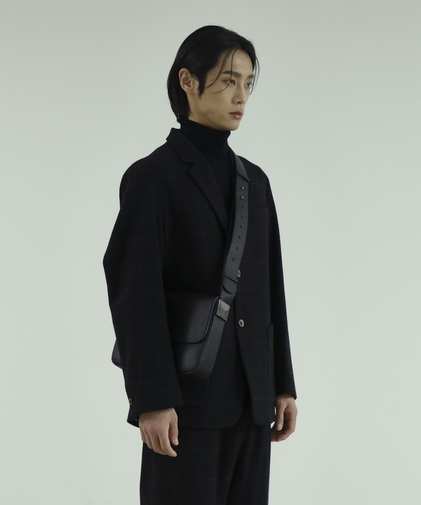 Emotio One Line Minimal Crossbody Bag [Diamond Black]