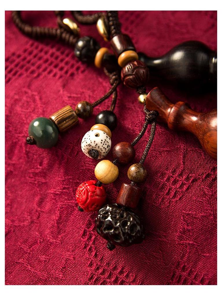 Sandalwood Gourd Keychain: Creative, Portable Pendant for Men & Women