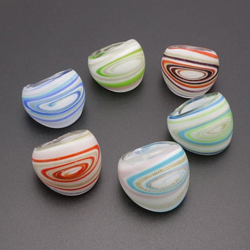 Ręcznie robione Pierścionki z Kwiatowego Szkła Oplatane Drutem Etniczna Biżuteria Inspirowana Galaktyką Artystycznie Wykonane Wygodne