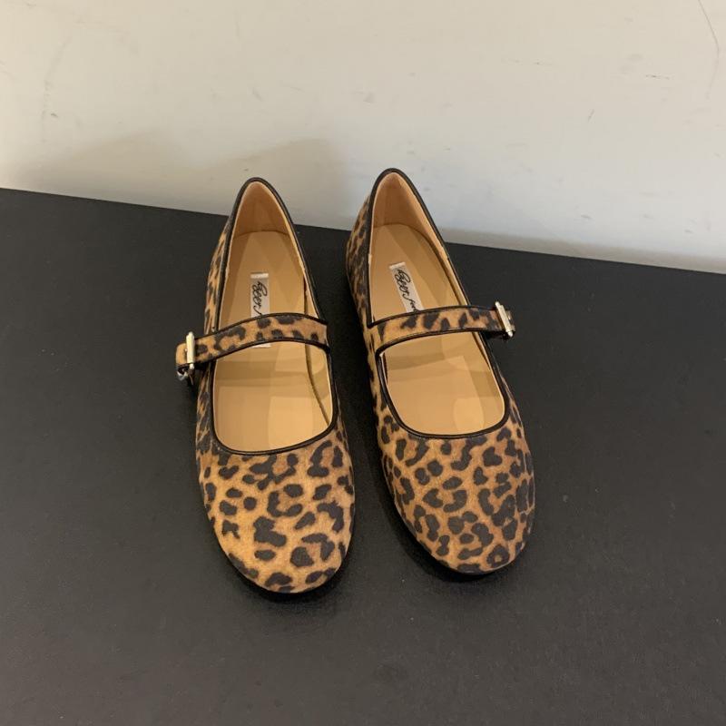 

French temperament round head plush soft flat bottom Mary Jane single shoes women s shoes 2025 spring and autumn new skirt evening shoes 40