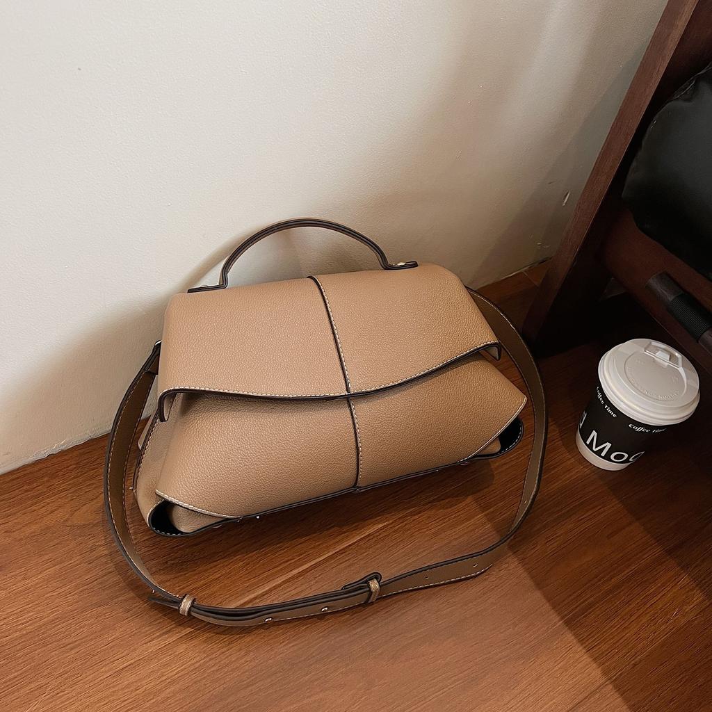 Large Capacity Women's Small Square Bag New Niche Design for Work and Commuting, High-end Single Shoulder Crossbody Bag