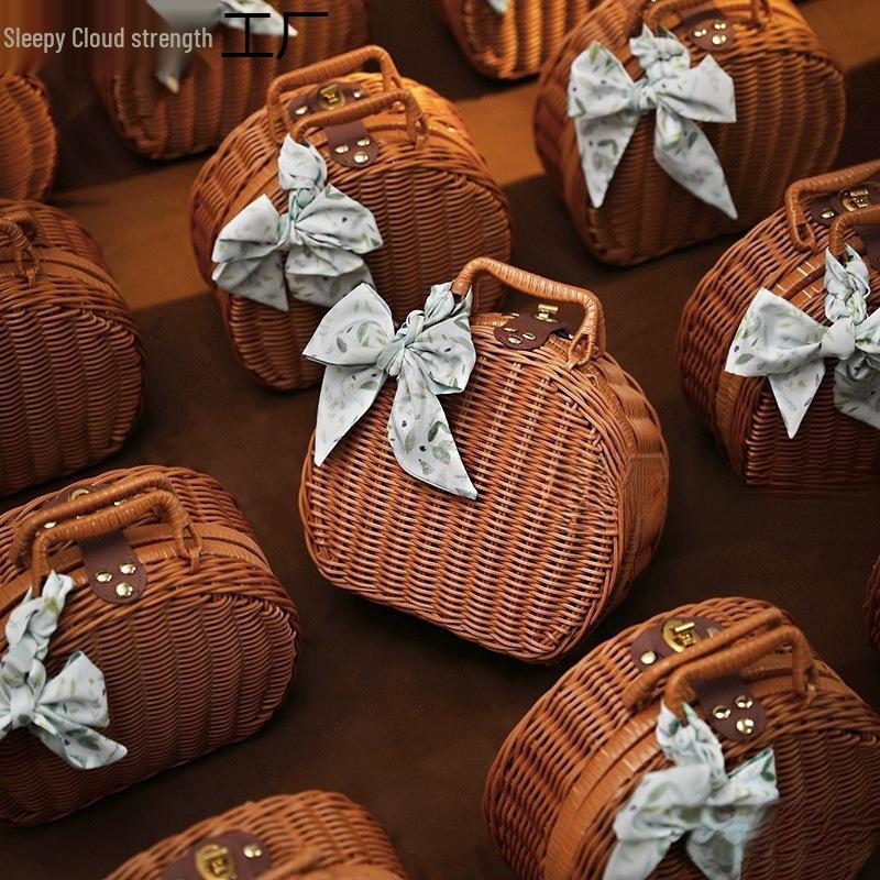 Bridal Party Souvenir: Heytea Cup for Bridesmaids and Groomsmen