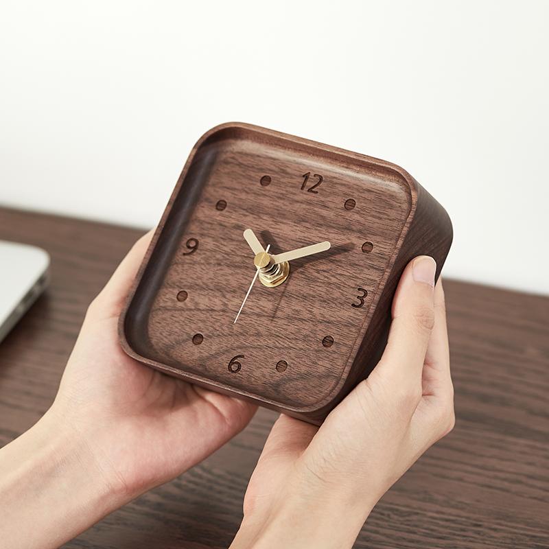 Massivholz Mini Schreibtischuhren Büro Quadratisch Schwarznuss Holz Zeigeruhr Heimdeko Ornamente Tischuhr Uhr Geschenke