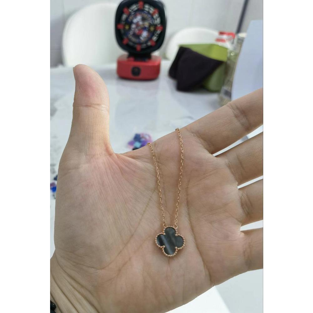 High-end Four-leaf Clover Necklace for Women 18K Rose Red Chalcedony Agate Natural White Shell Pendant Clavicle Chain