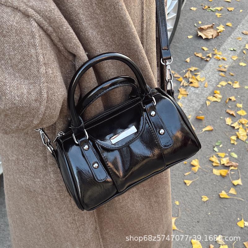 Super Hot Small Bag Women's Autumn and Winter 2025 New Women's One-shoulder Crossbody Pillowcase Is a Versatile Hand-held Work Bag