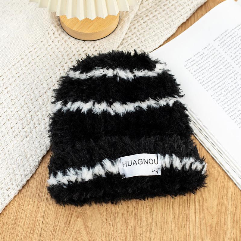 

New autumn and winter thickened warm hat wool hat big head circumference pattern outdoor plush hat women standard