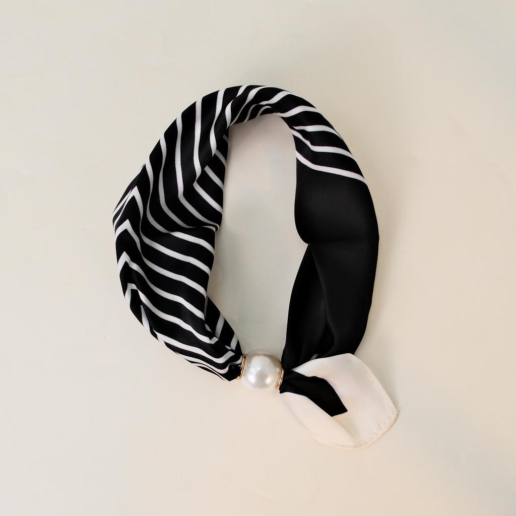Elegante Sciarpa di Seta Magnetica con Fiori di Cashmere a Pois