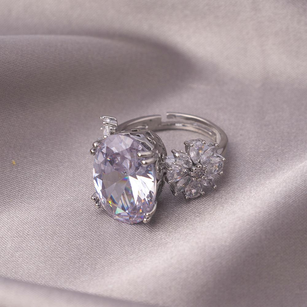 High-End Large Carat Zircon Retro Saturn Ring