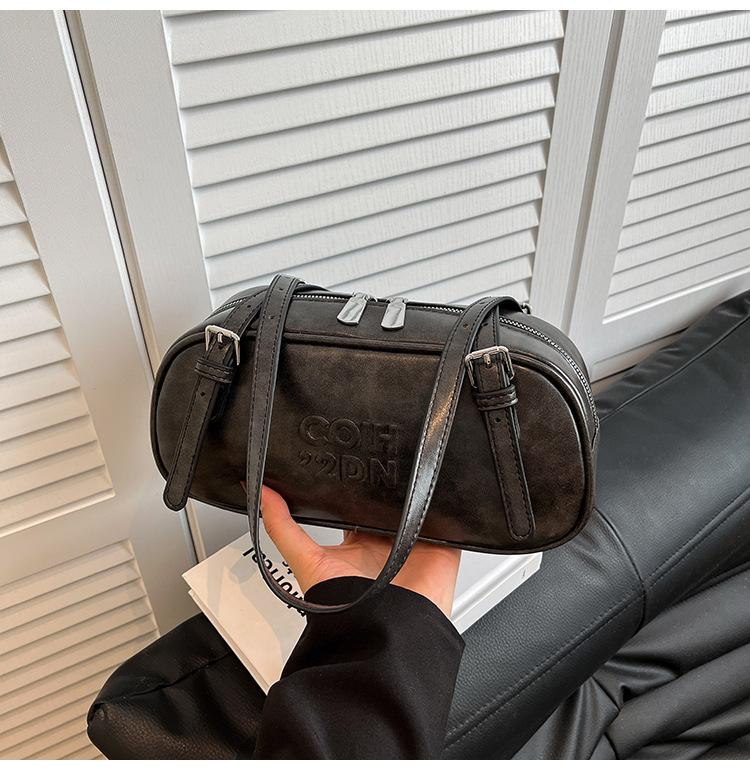 

Сумка большой вместимости женская летняя универсальная новая повседневная текстурная на плечо подмышку сумка-подушка для поездок на работу чёрный