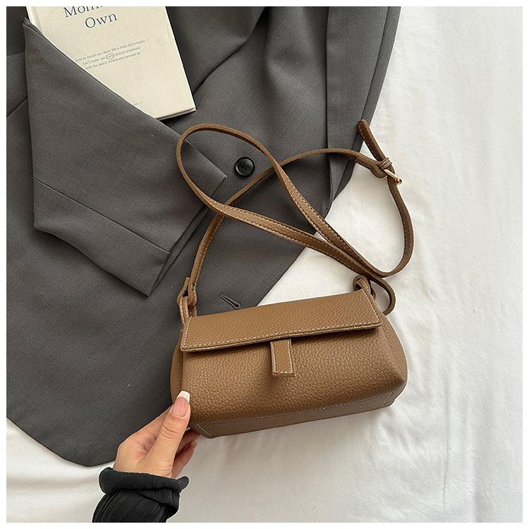 Korean version of simple and versatile women's messenger bag 2025 summer new commuter shoulder bag fashionable small square bag