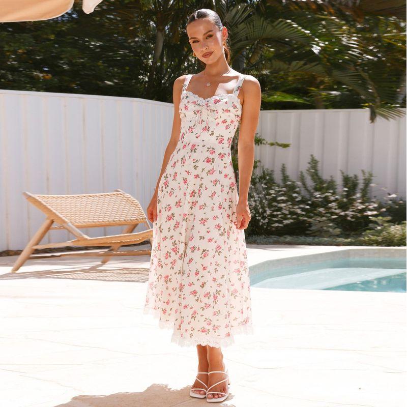 

European, American and French Style Retro V-neck Lace Lace Patchwork Dress Floral Strap Slim Fit Long Dress Apricot color S