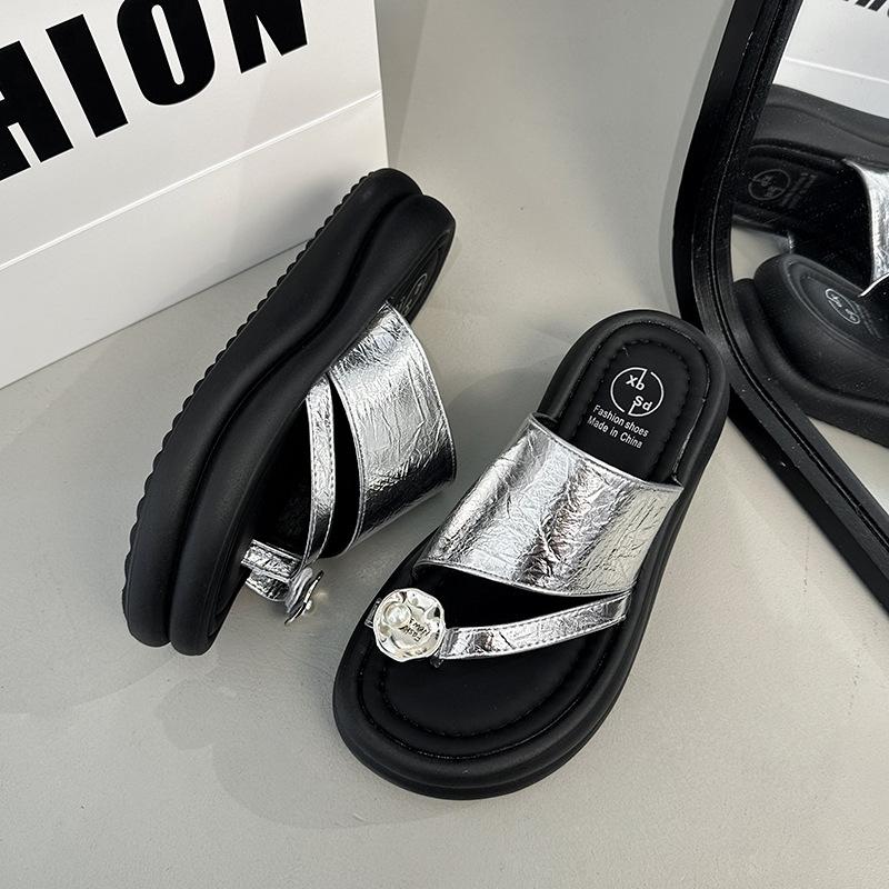 

Thick-soled height-increasing silver toe slippers women s summer wear new one-word cool slippers casual fashion slippers 40 срібний