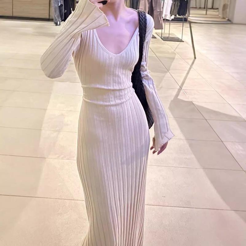 High-end Solid Color Horn-sleeved Knitted Dress for Women's Autumn Royal Sister, Slim and Thin Long-sleeved Hip-wrapped Dress