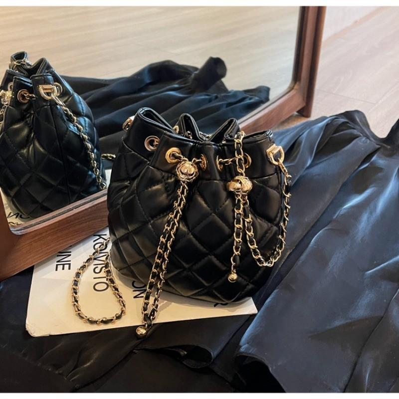 IELGY Diamond Chain Crossbody Drawstring Bucket Bag