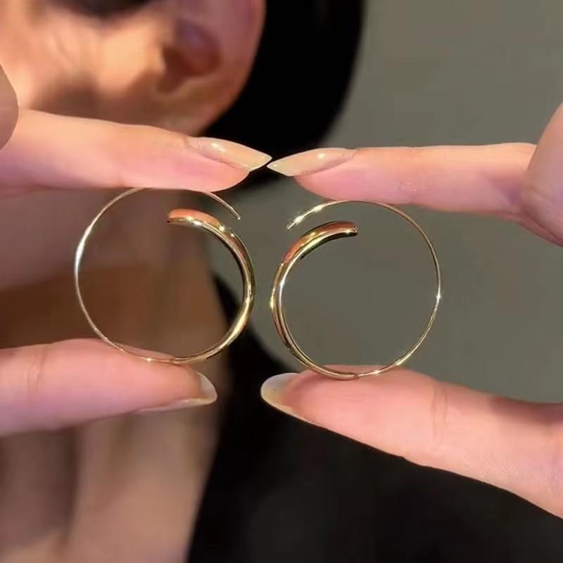 

Simple high-end temperament circle earrings women s year new trendy niche design sense retro plain ring earrings earrings