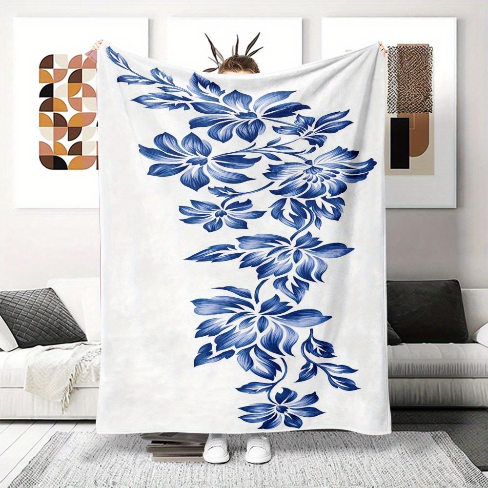 

1pc Blue and white floral pattern blanket polyester fabric machine washable suitable for bedroom sofa decoration 75x100cm