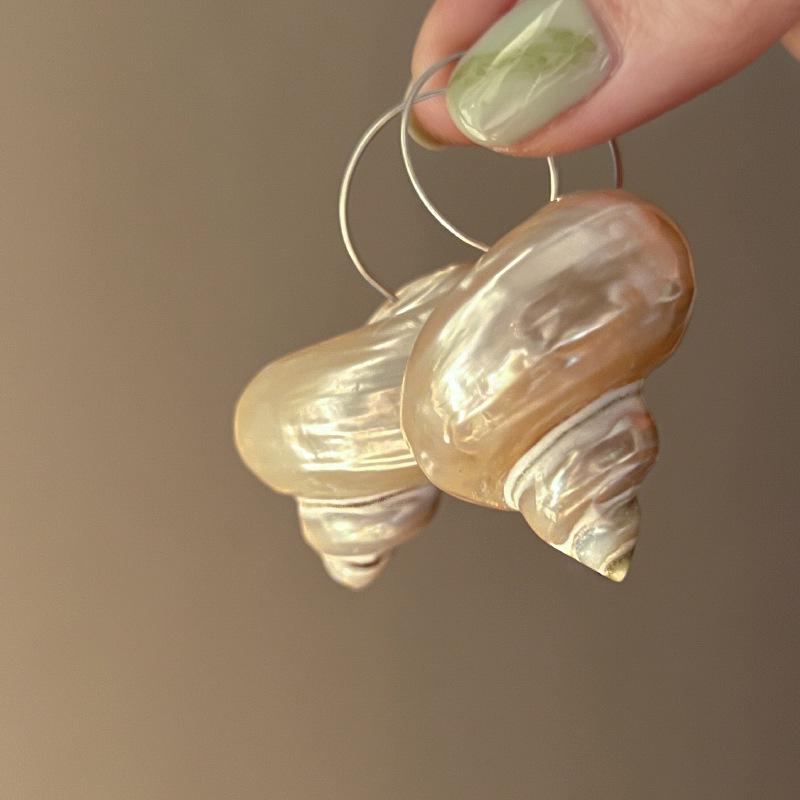 Elegant Heart Pearl Flower Stud Earrings - Stylish and Versatile for Women