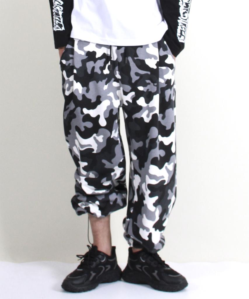 Deumakeu Camo Wide One-Pleat Sweatpants Black
