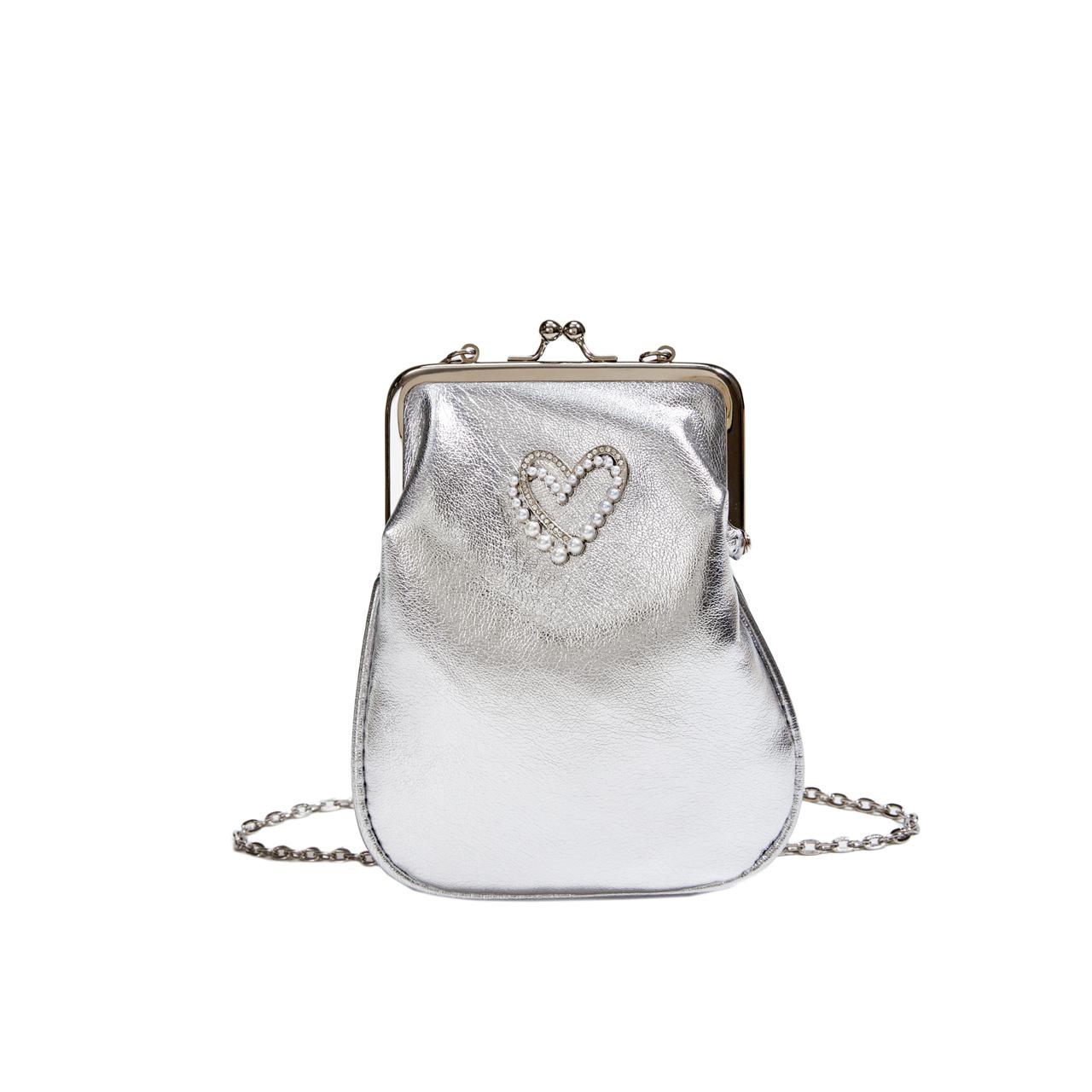 

В этом году популярная серебристая маленькая женская сумка 2025 новая летняя универсальная сумка-мессенджер на цепочке мини-клип сумка для пропуска воды серебряный