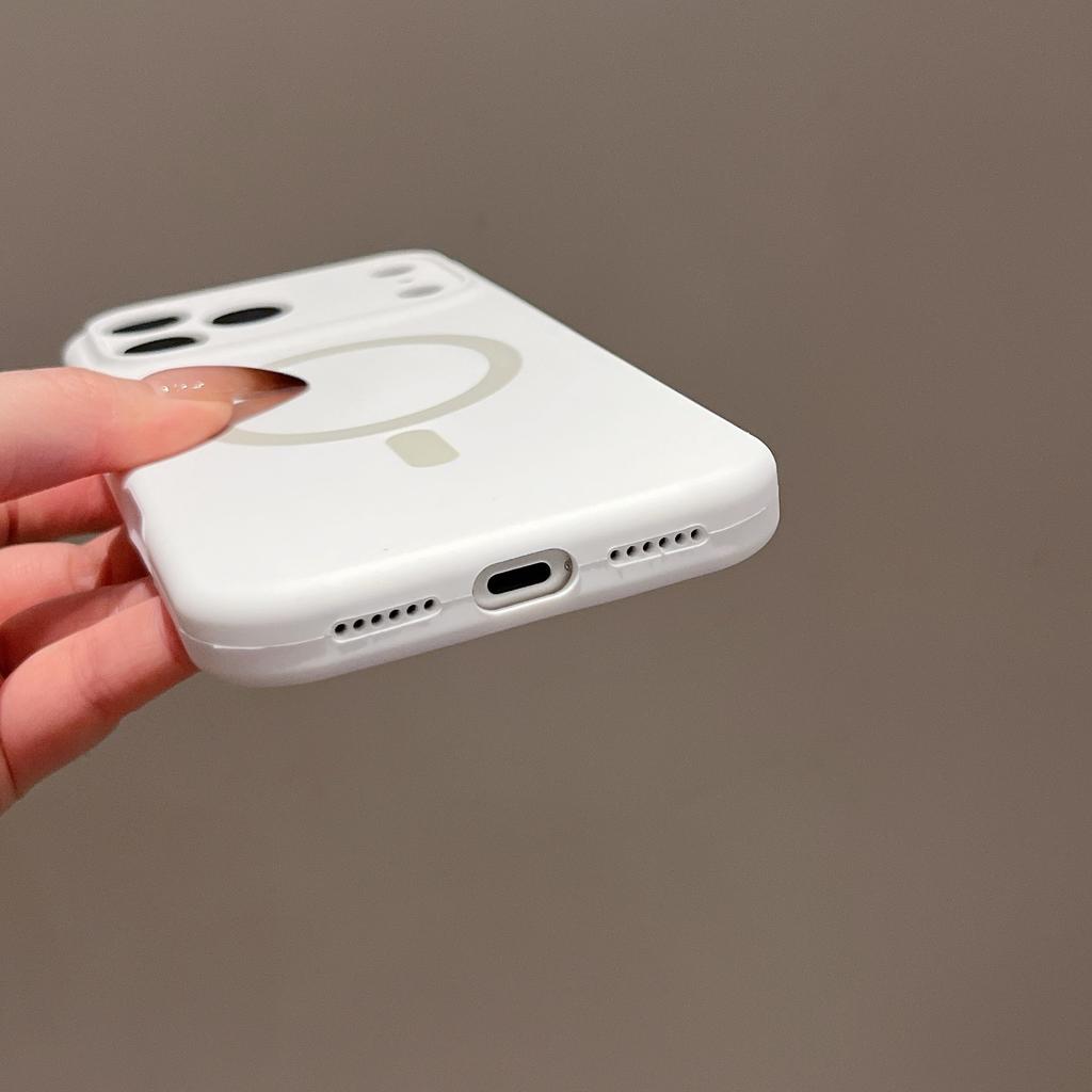 New Magnetic Liquid Silicone Case for Apple IPhone 17 Pro Max, Full-coverage Skin-feel Protective Case for IPhone 16