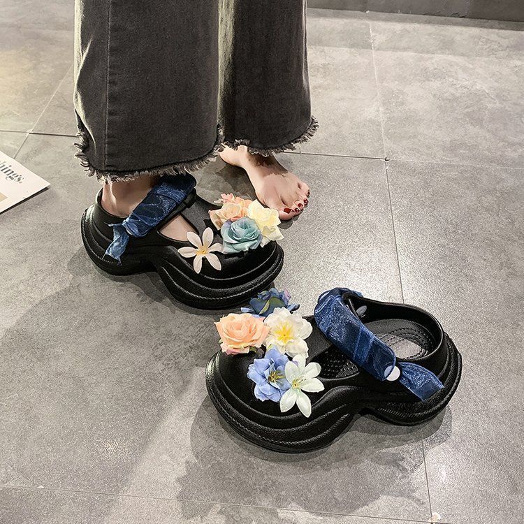 2025 summer new thick-soled beach hole shoes women's non-slip outer wear cute heightening cartoon bag head durable slippers