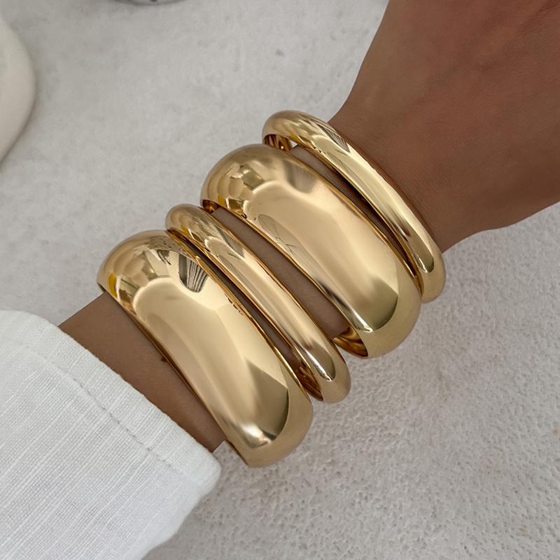 

4 Pcs/Set Hip Hop Glossy Metal Stacking Bangles for Women Punk Round Arm Bracelets Daily Party Wear Hand Jewelry Gifts 2026 New