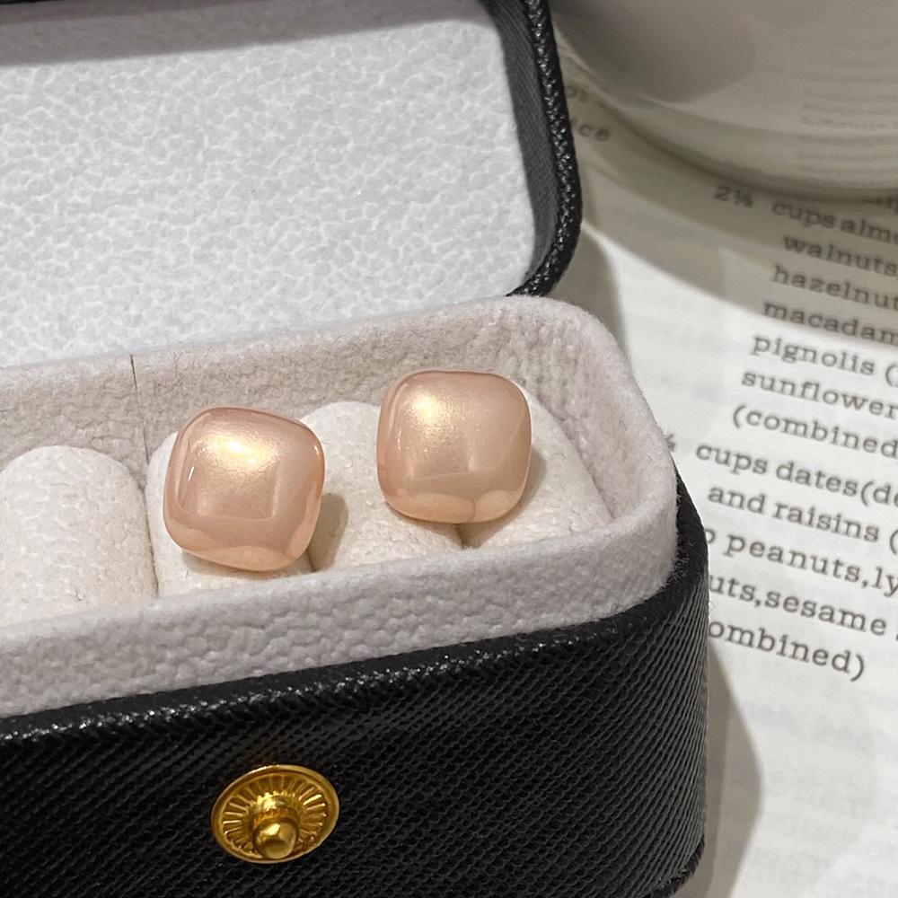 

Квадратные серьги-пусеты из белого жемчуга - Игла из серебра 925 пробы, Легкая роскошь и универсальность