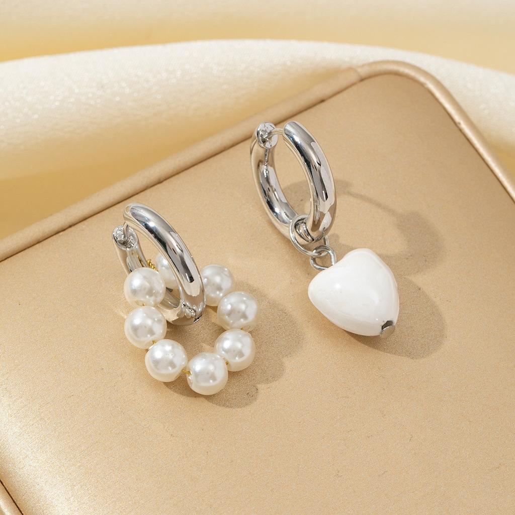 Romantic Temperament Imitation Pearl Beaded Asymmetric Heart-shaped Pendant Hoop Earrings for Women Korean Designer Jewelry Gift