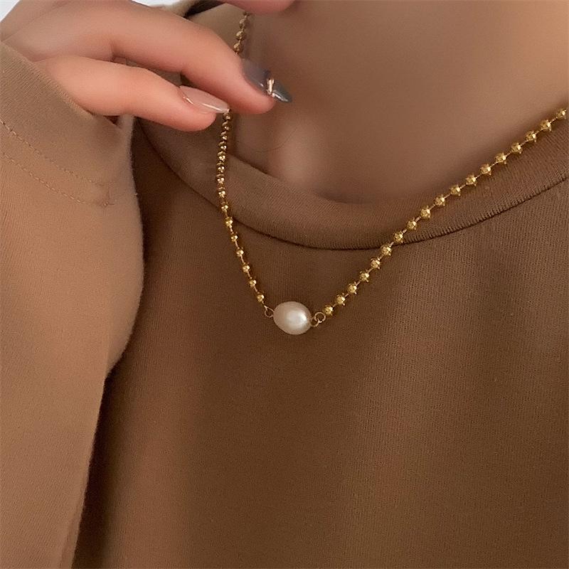 Retro European & American Freshwater Pearl Beaded Clavicle Necklace for Women - Fashionable, Unique Short Chain