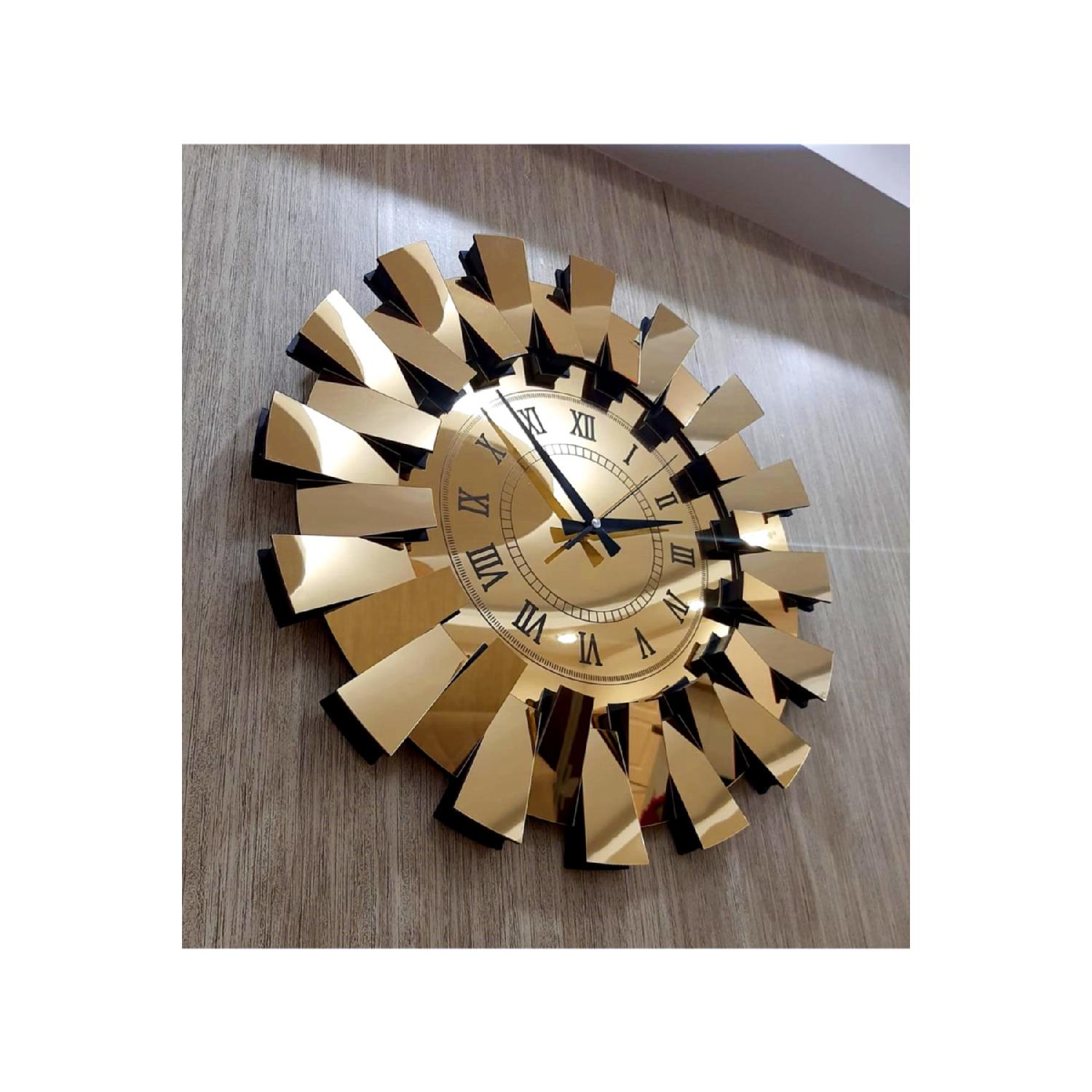 

3D модель фортепиано с зеркальными настенными часами и римскими цифрами, золото