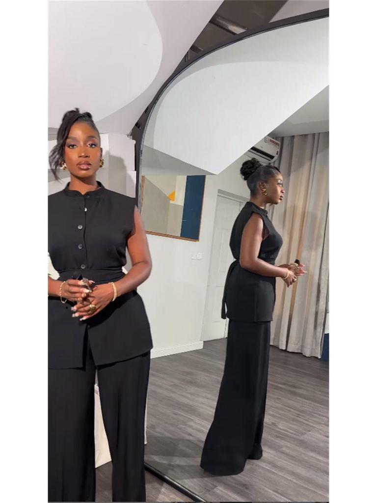 2025 Summer Women's Wear: Stand-up Collar Buttoned Sleeveless Top & Wide-leg Pants Set