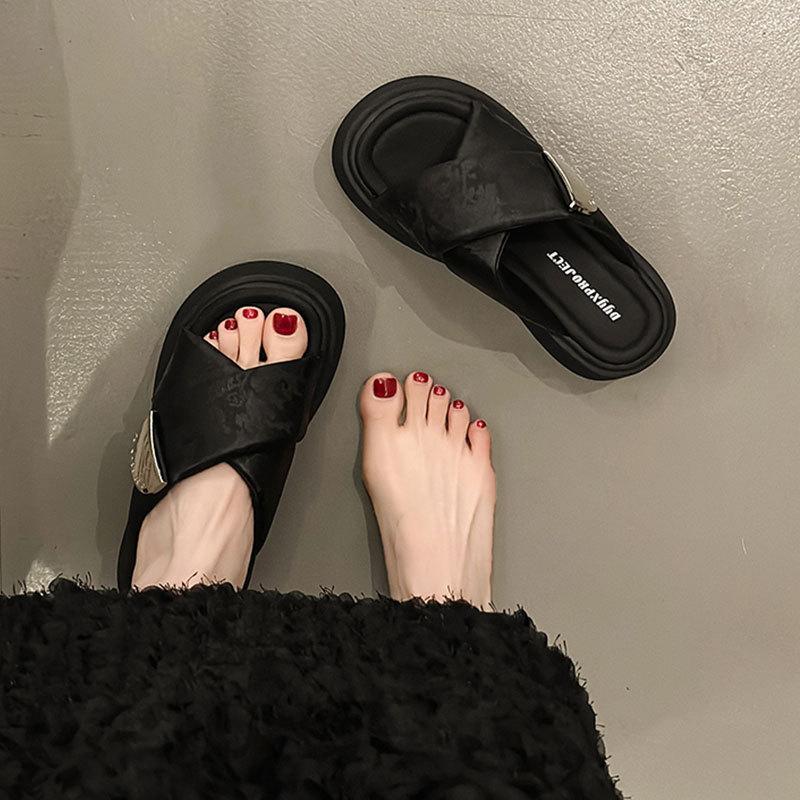 Premium Feeling with Skirt Fashion Thick-bottomed Cool Slippers Women's Outer Wear 2025 Summer New Super Fire Go Out Heightening Slippers